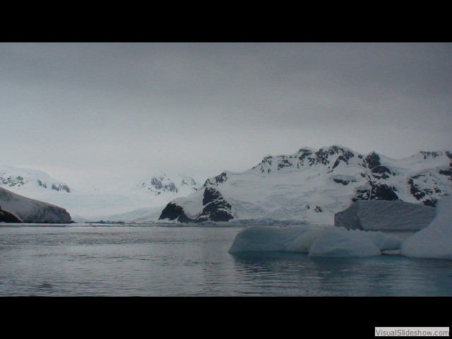 016 Moored near Pleneau Island