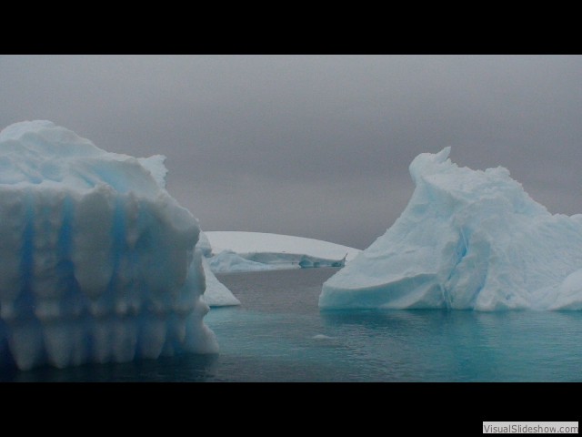 025 Ice sculptures, near Pleneau Island